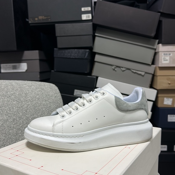 Alexander McQueen Europe size 40 worn twice - Picture 3 of 4